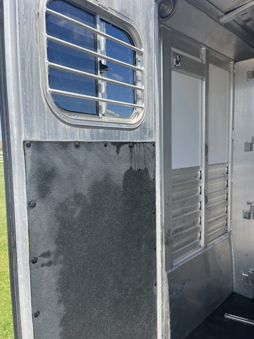 New 2002 4 Star 2H Slant BP Horse Trailer