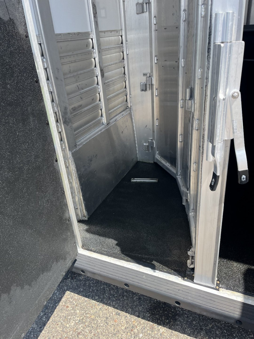 New 2002 4 Star 2H Slant BP Horse Trailer