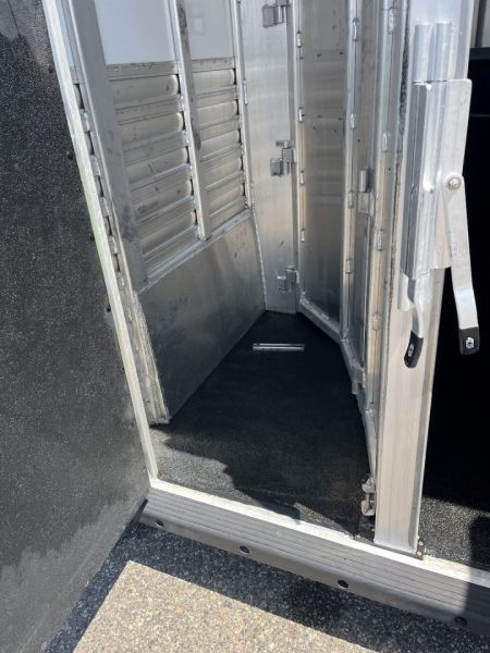 New 2002 4 Star 2H Slant BP Horse Trailer