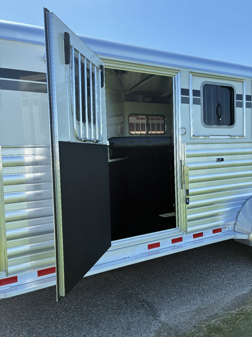 New 2026 4-Star Trailers 3H GN Horse Trailer
