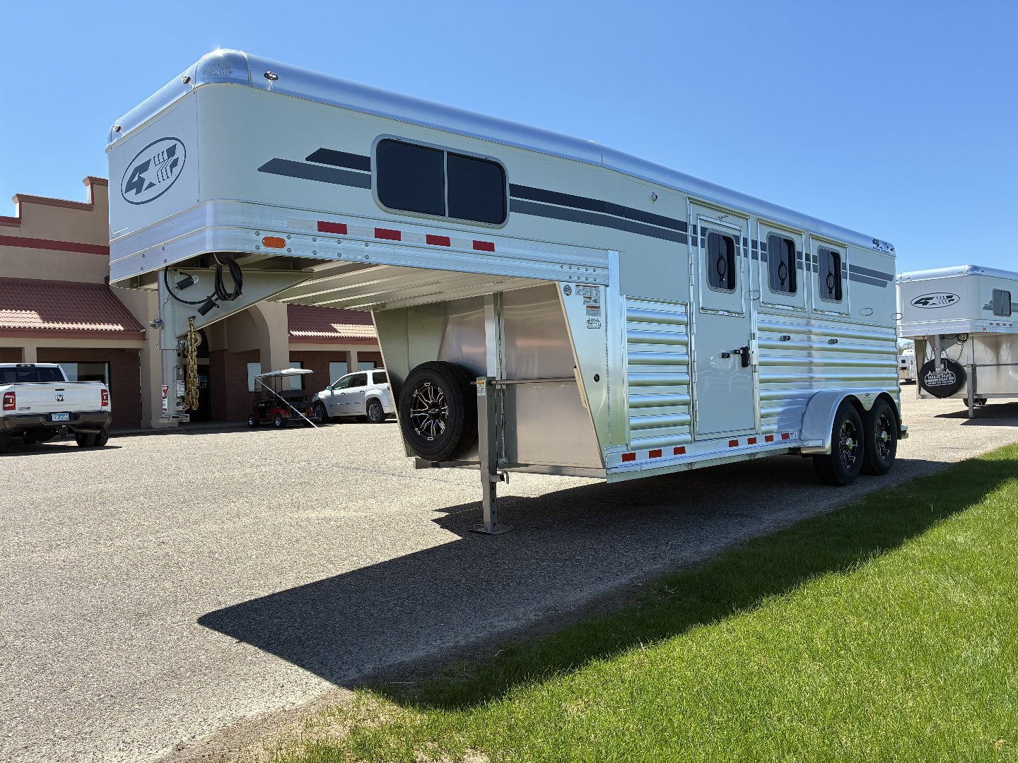 New 2026 4-Star Trailers 3H GN Horse Trailer