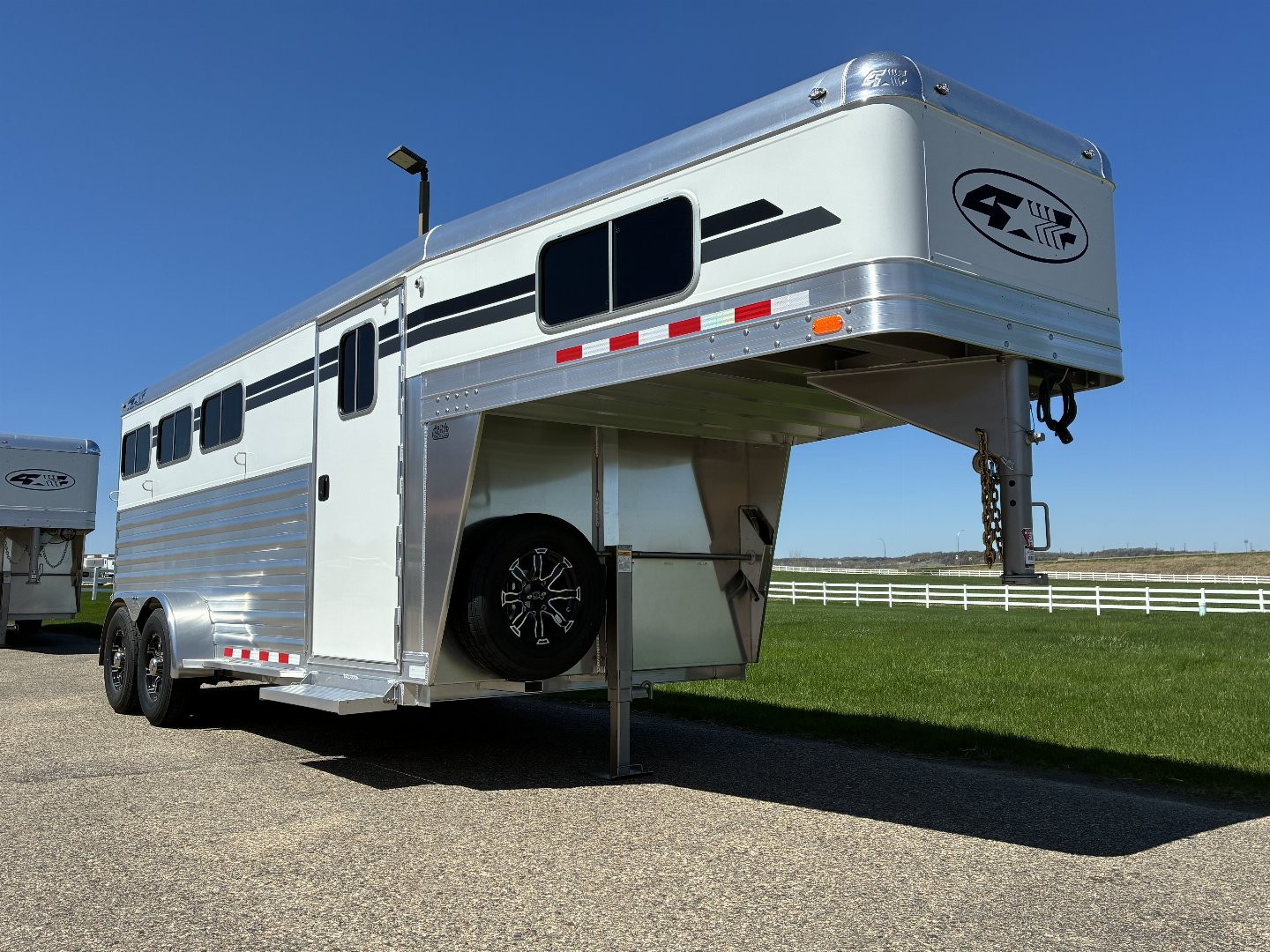 New 2026 4-Star Trailers 3H GN Horse Trailer