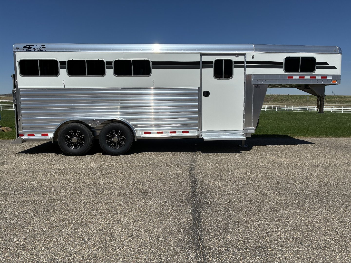 New 2026 4-Star Trailers 3H GN Horse Trailer