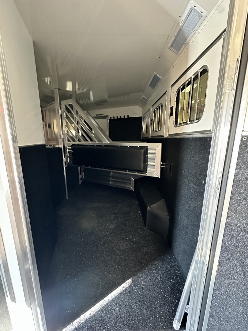 New 2025 Cimarron Trailers 3H 14' Trail Boss LQ Horse Trailer