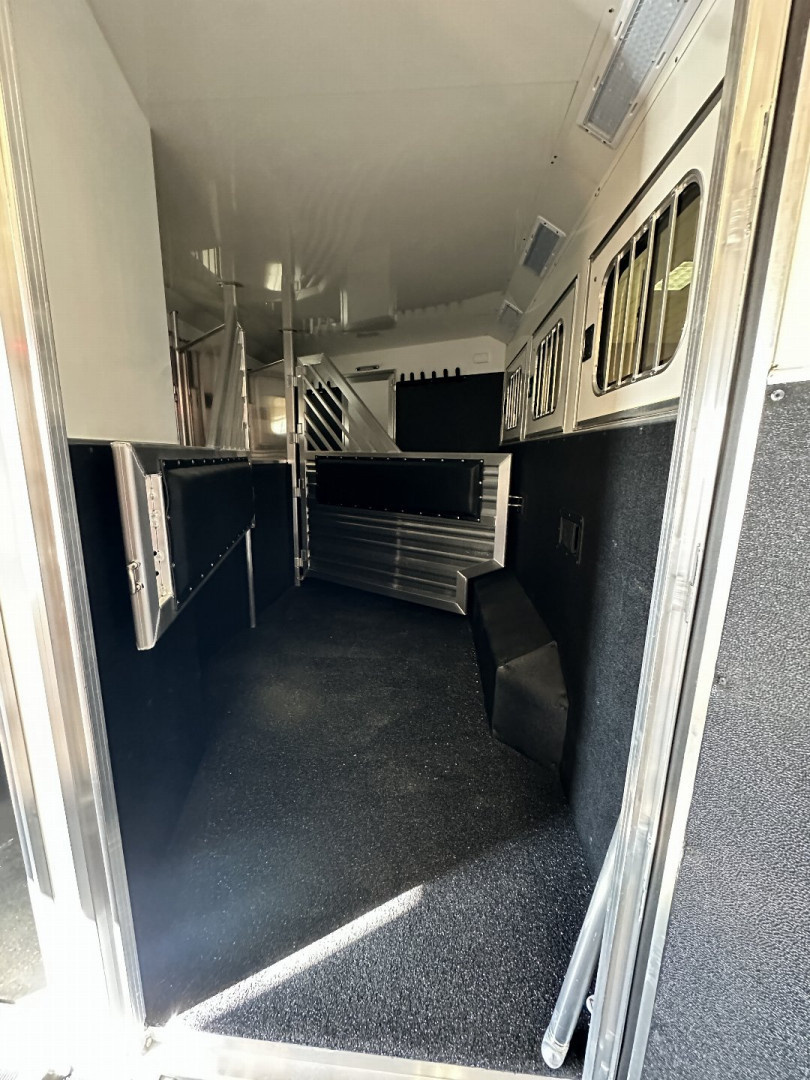 New 2025 Cimarron Trailers 3H 14' Trail Boss LQ Horse Trailer