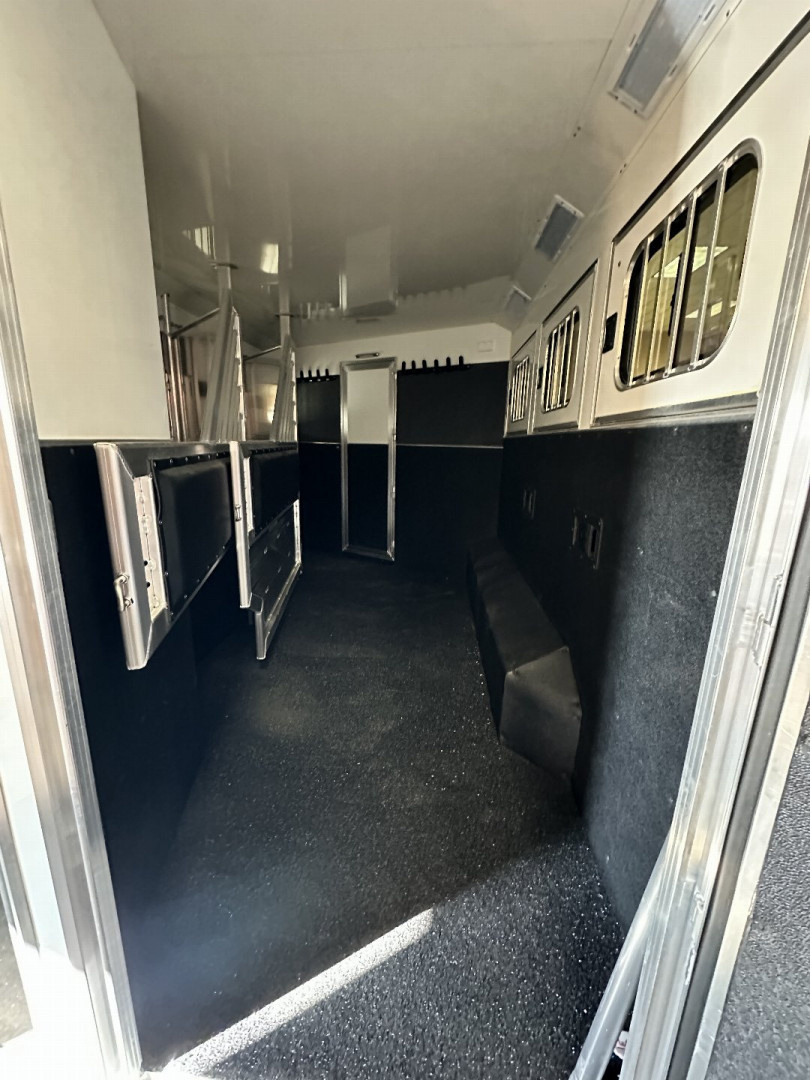 New 2025 Cimarron Trailers 3H 14' Trail Boss LQ Horse Trailer