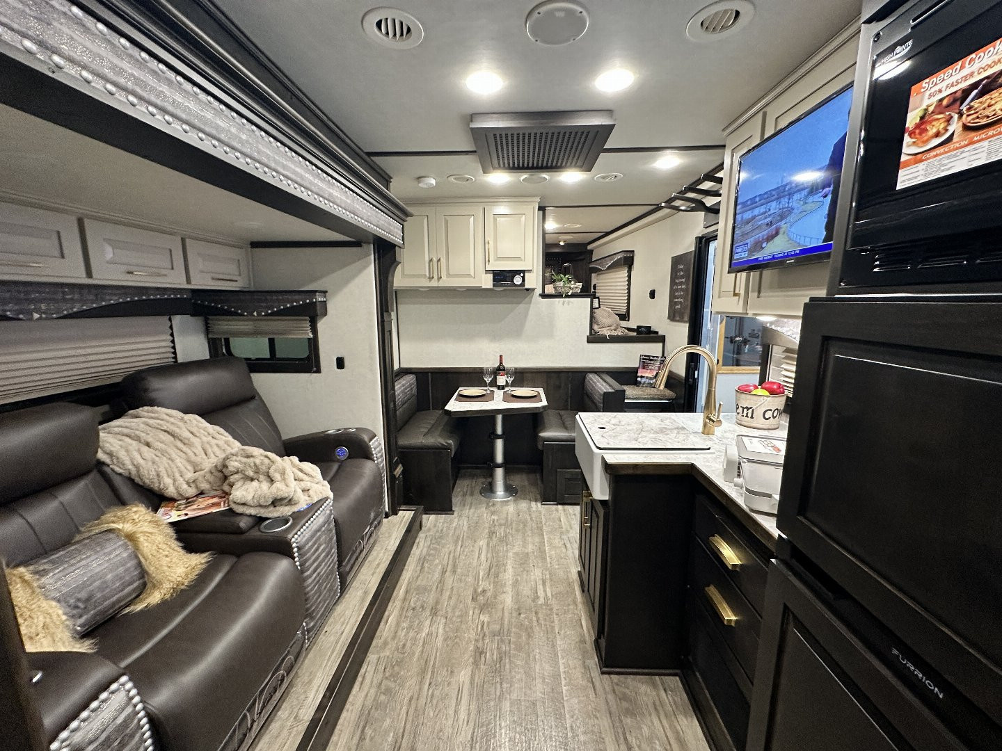 New 2025 Cimarron Trailers 3H 14' Trail Boss LQ Horse Trailer