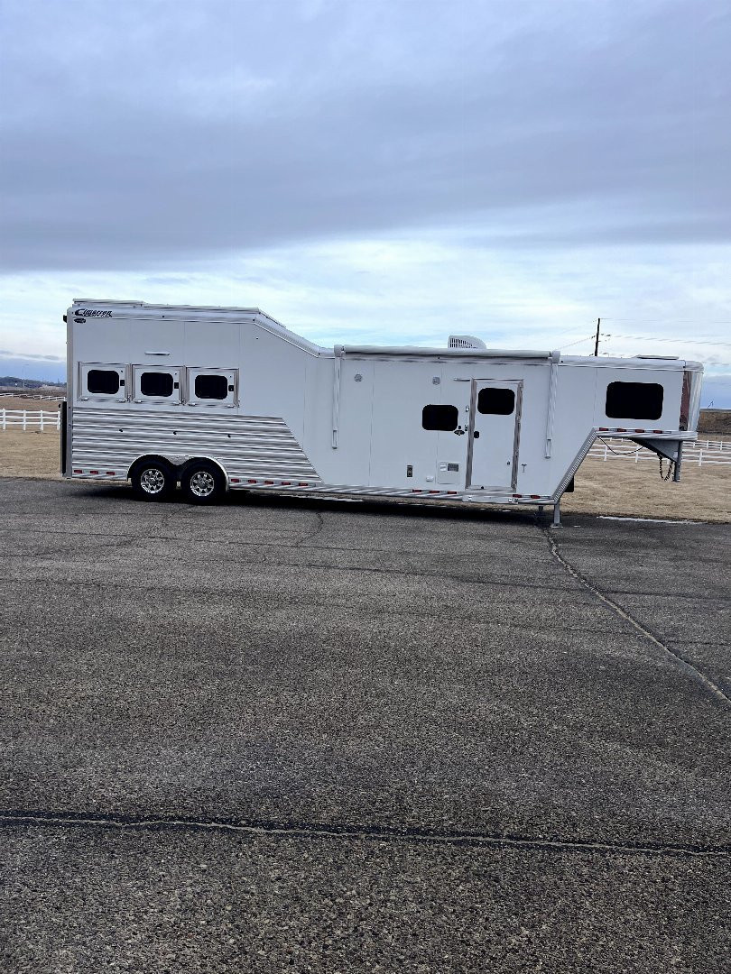 New 2025 Cimarron Trailers 3H 14' Trail Boss LQ Horse Trailer