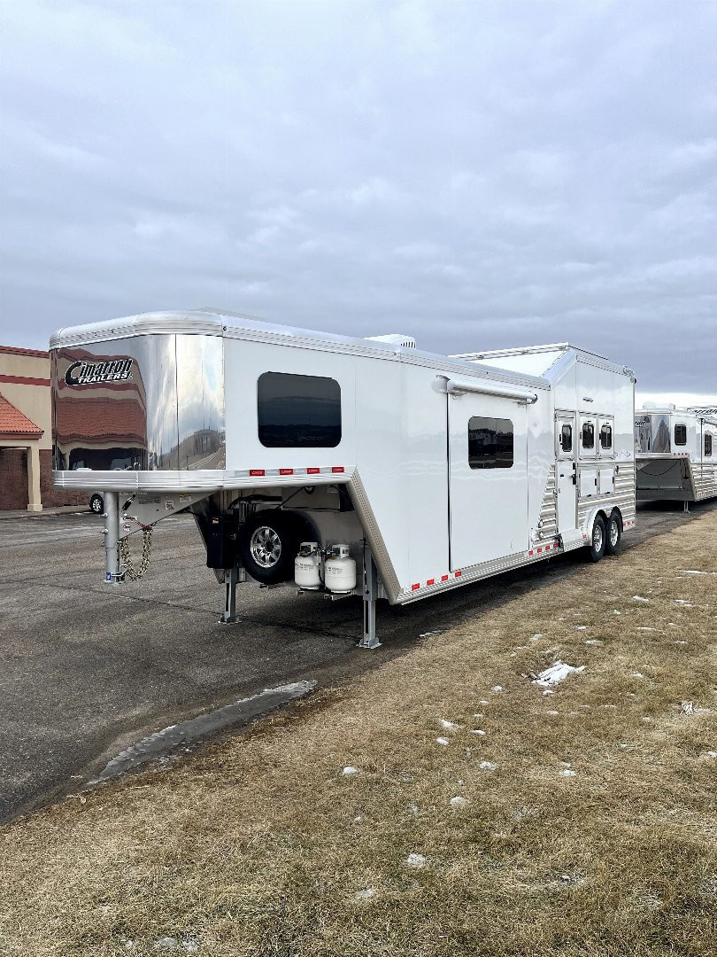 New 2025 Cimarron Trailers 3H 14' Trail Boss LQ Horse Trailer