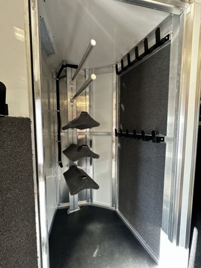 New 2025 Cimarron Trailers 3H 14' Trail Boss LQ Horse Trailer