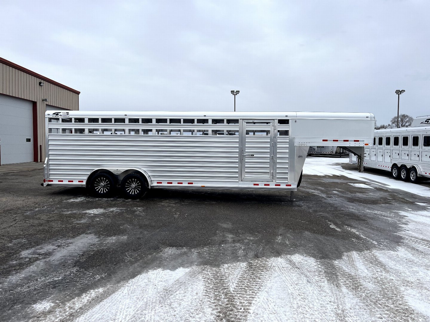 New 2025 4-Star Trailers 24' St GN Trailer
