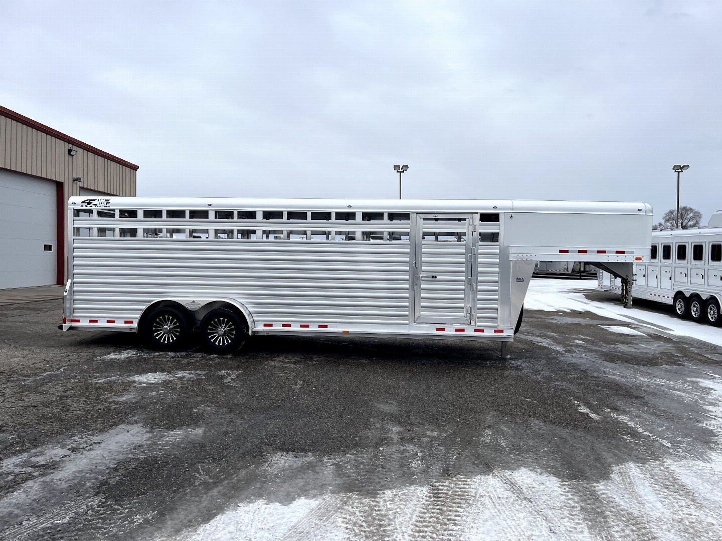 New 2025 4-Star Trailers 24' St GN Trailer
