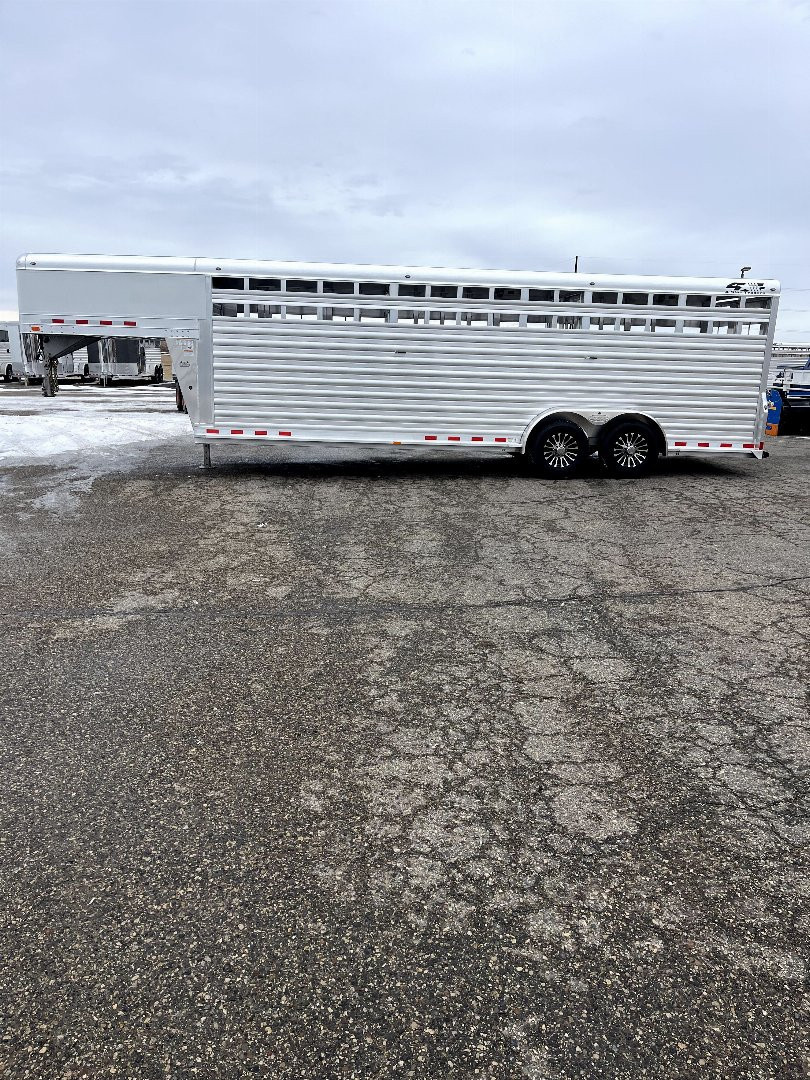 New 2025 4-Star Trailers 24' St GN Trailer