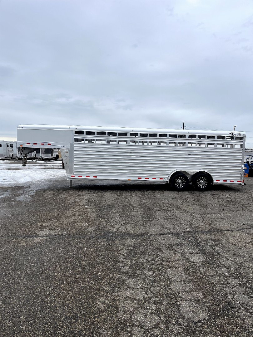 New 2025 4-Star Trailers 24' St GN Trailer