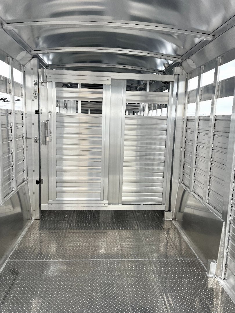 New 2025 4-Star Trailers 24' St GN Trailer