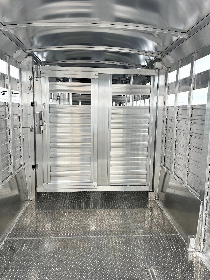 New 2025 4-Star Trailers 24' St GN Trailer