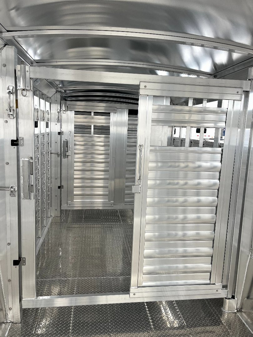New 2025 4-Star Trailers 24' St GN Trailer