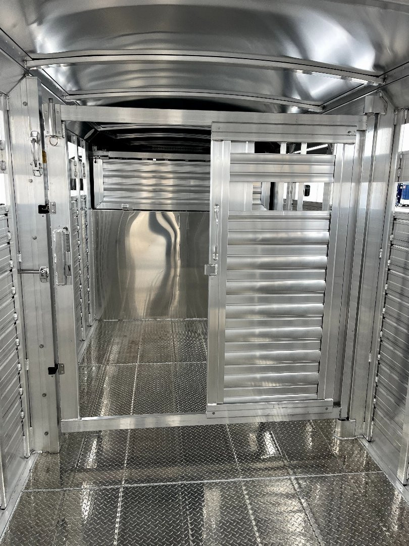 New 2025 4-Star Trailers 24' St GN Trailer