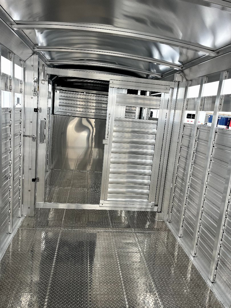 New 2025 4-Star Trailers 24' St GN Trailer