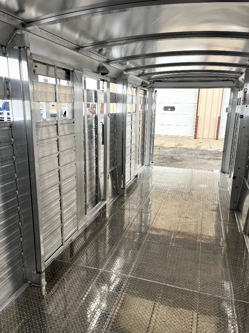 New 2025 4-Star Trailers 24' St GN Trailer