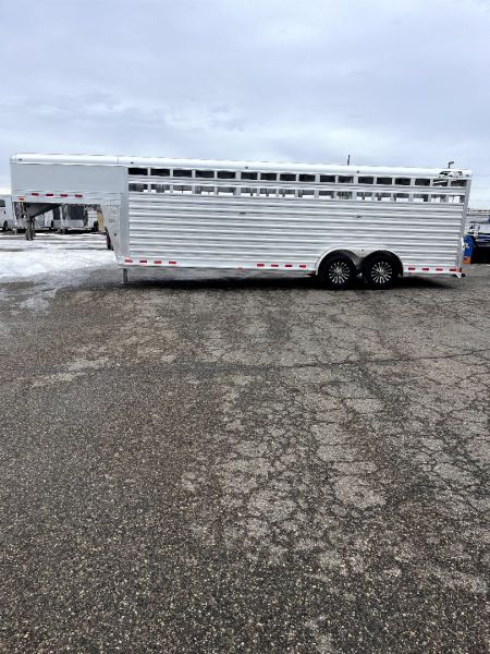 New 2025 4-Star Trailers 24' St GN Trailer