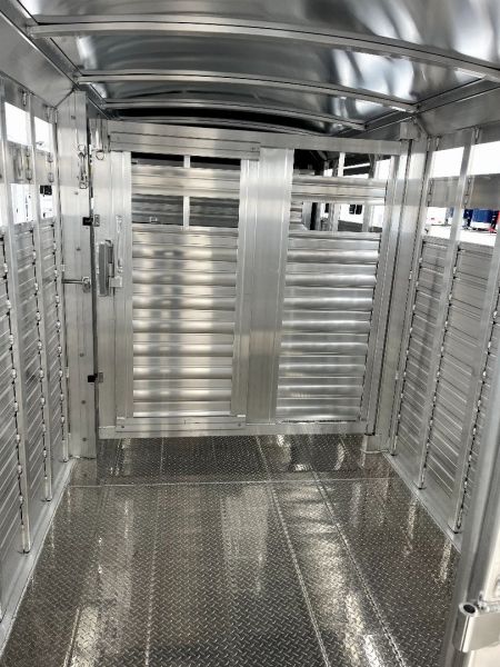 New 2025 4-Star Trailers 24' St GN Trailer