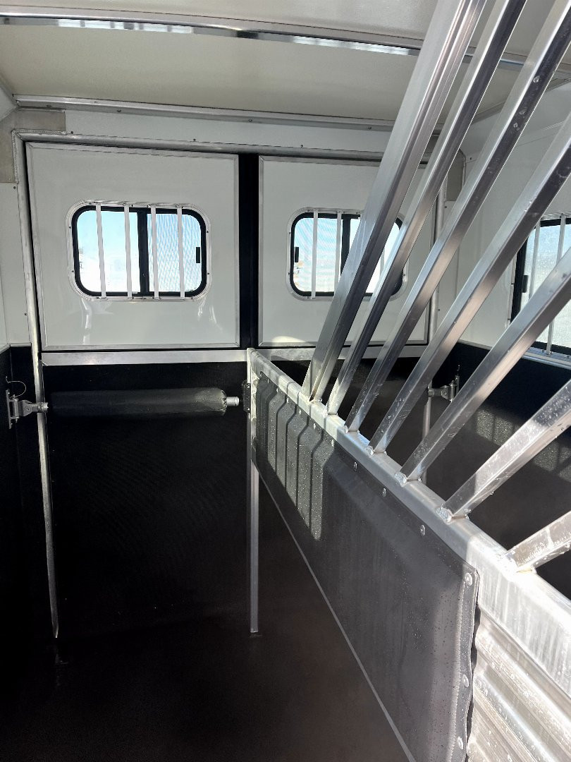 New 2025 Cimarron 2H Straight Load BP Horse Trailer