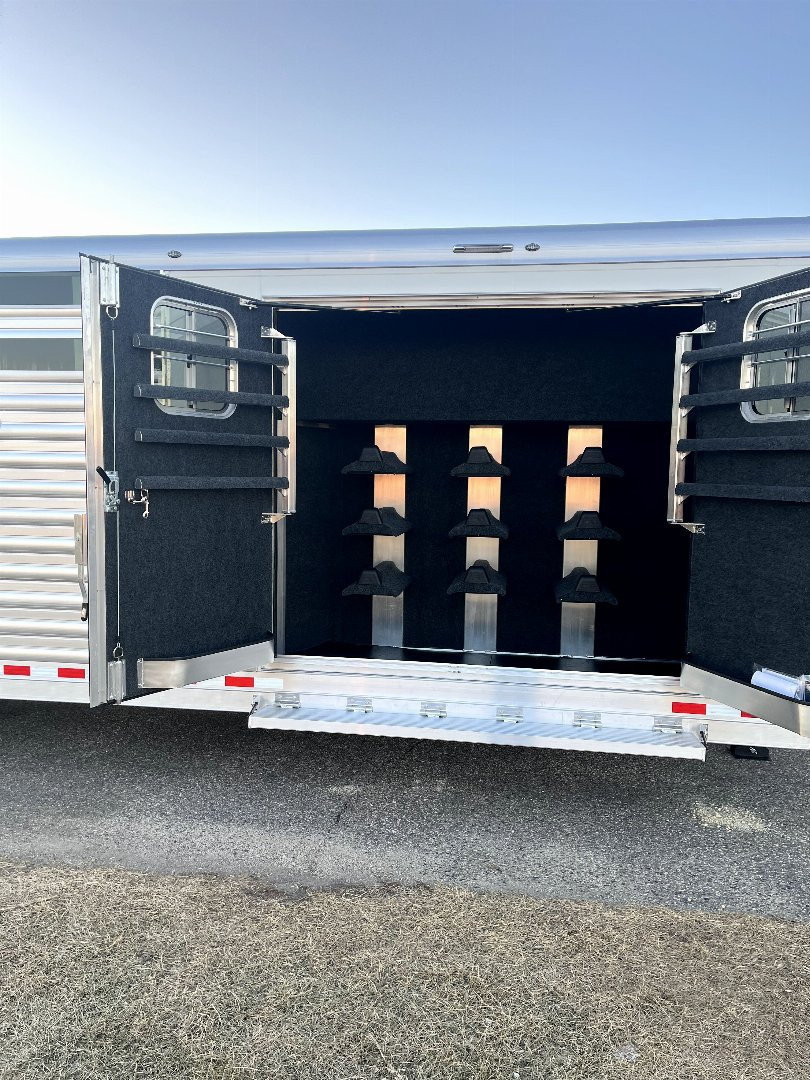 New 2025 4-Star Trailers 9H GN w/ Super Tack Horse Trailer