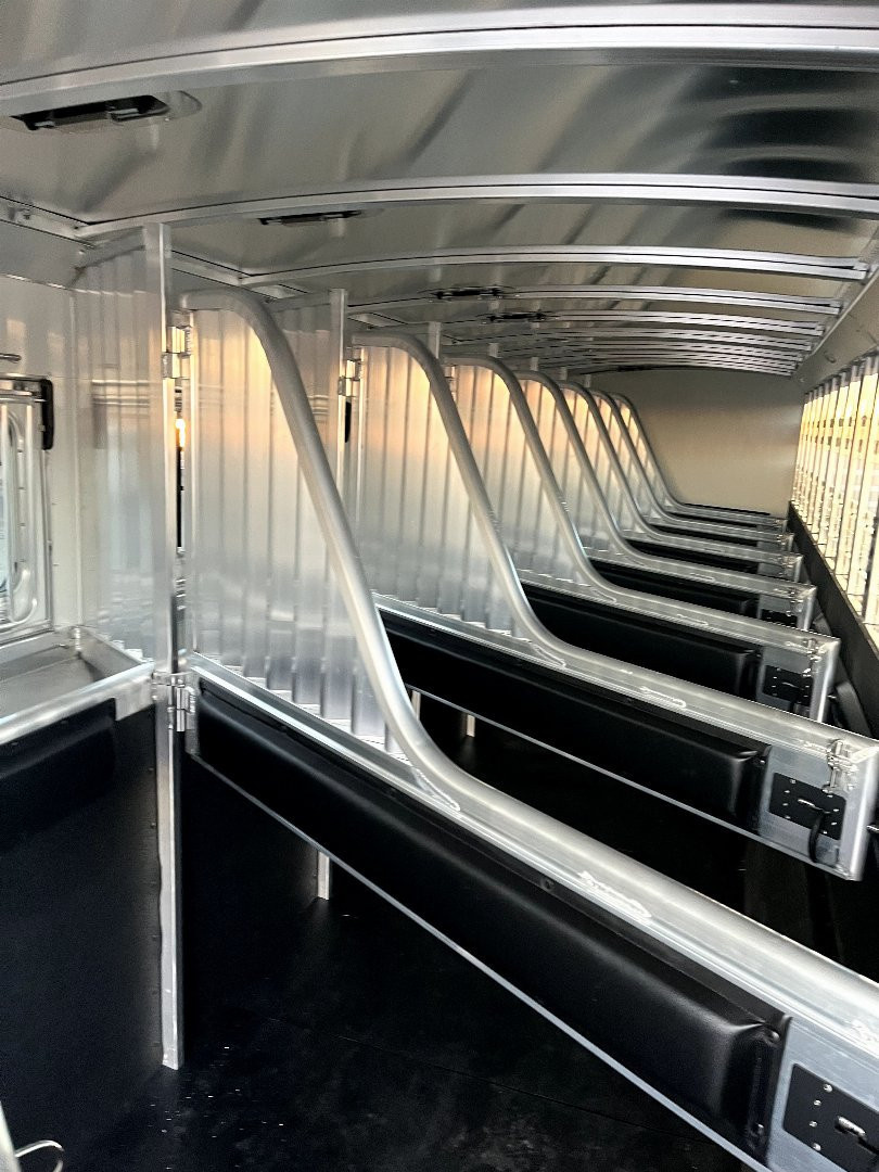 New 2025 4-Star Trailers 9H GN w/ Super Tack Horse Trailer