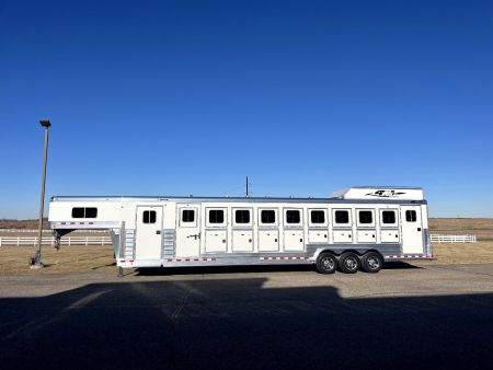 New 2025 4-Star Trailers 9H GN w/ Super Tack Horse Trailer