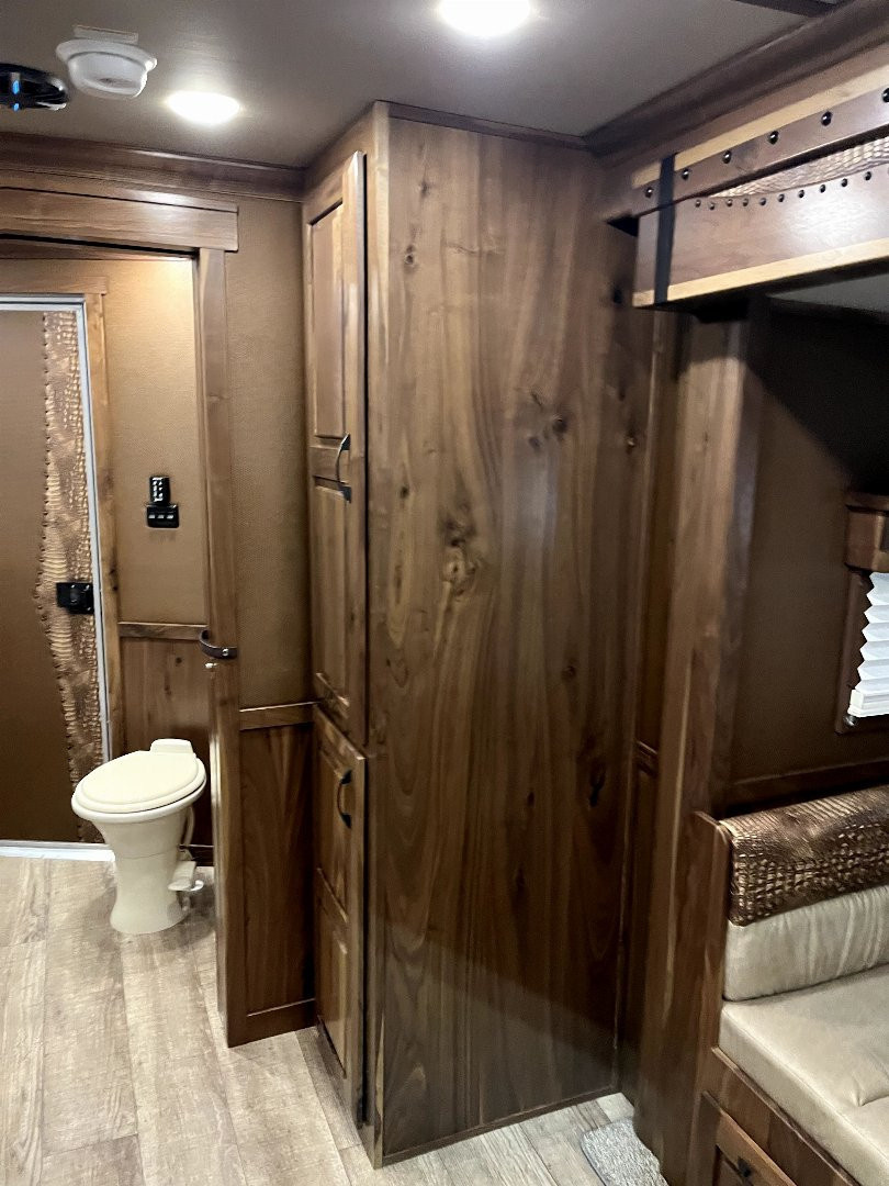New 2025 SMC 3H 14' LQ L8314SSR Horse Trailer