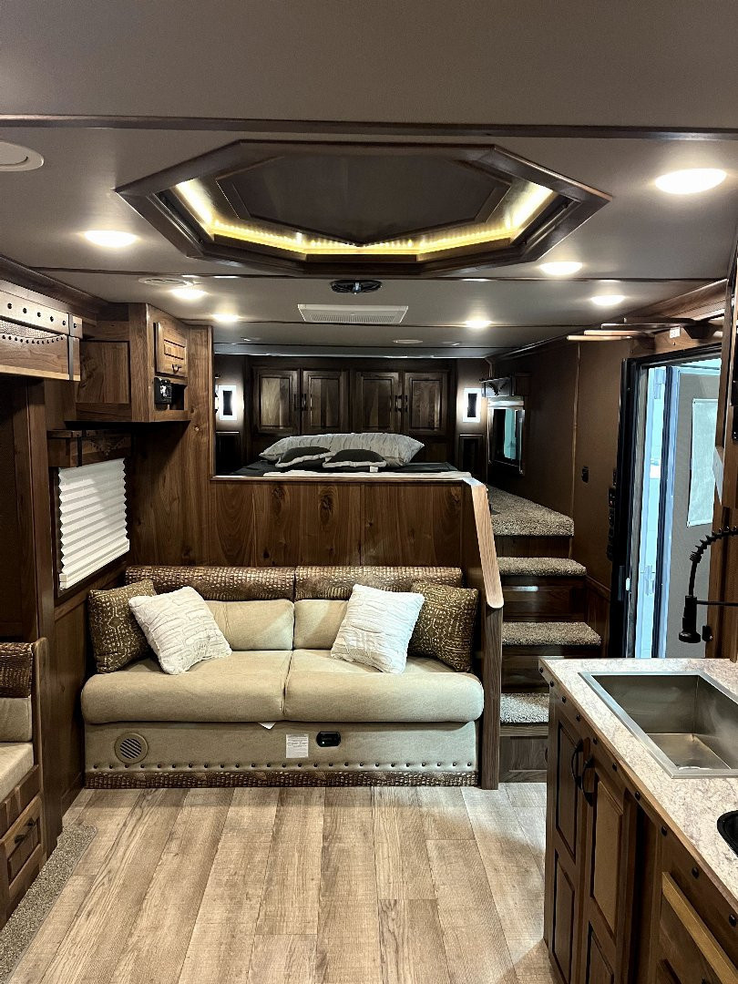 New 2025 SMC 3H 14' LQ L8314SSR Horse Trailer