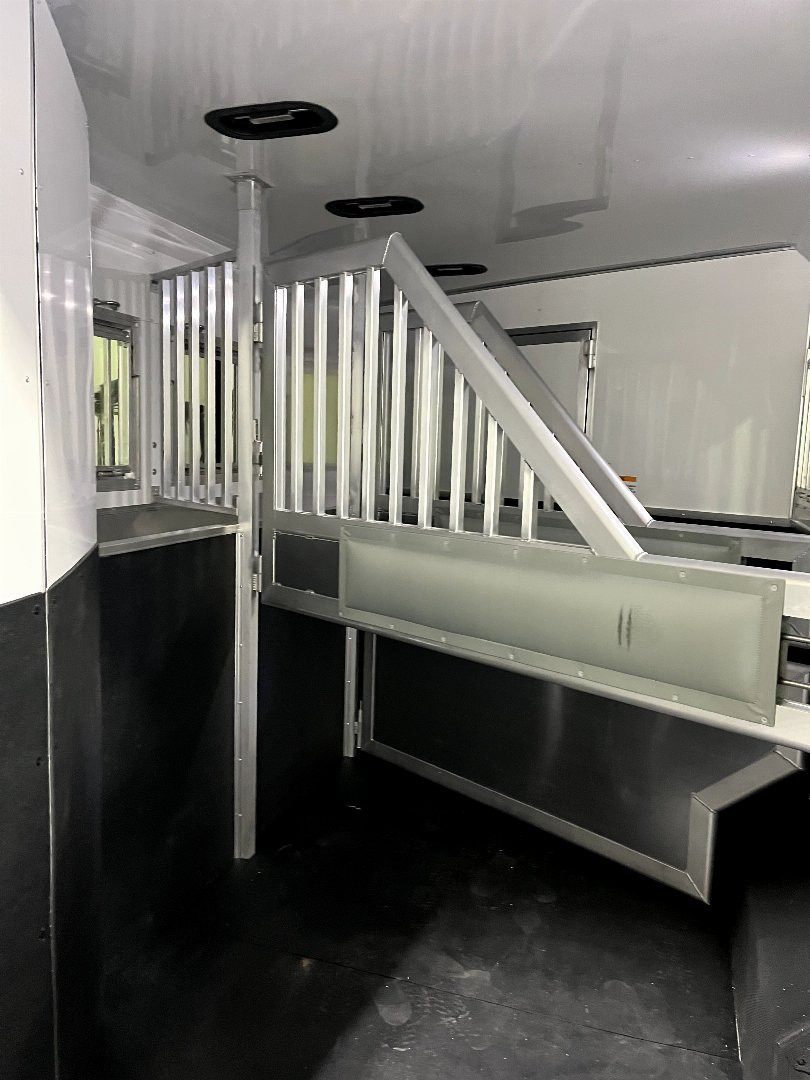 New 2025 SMC 3H 14' LQ L8314SSR Horse Trailer