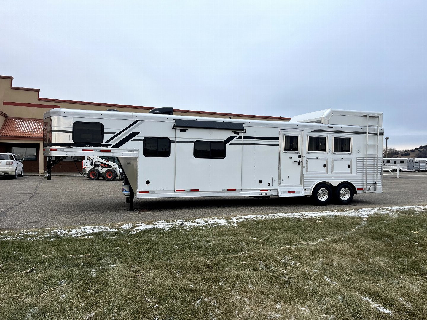 New 2025 SMC 3H 14' LQ L8314SSR Horse Trailer