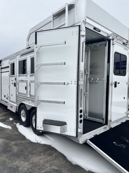 New 2025 SMC 3H 14' LQ L8314SSR Horse Trailer