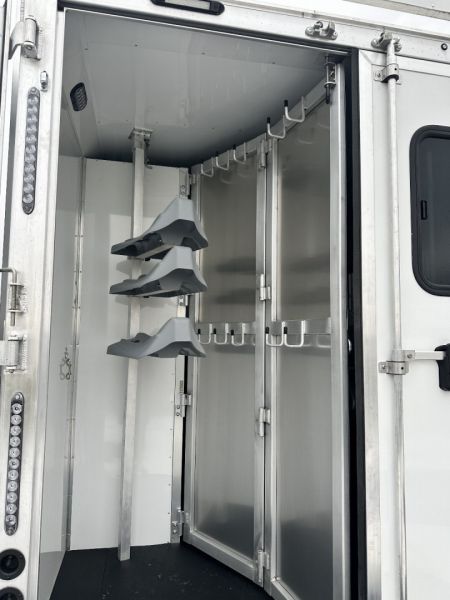 New 2025 SMC 3H 14' LQ L8314SSR Horse Trailer