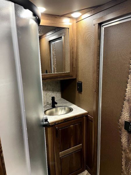 New 2025 SMC 3H 14' LQ L8314SSR Horse Trailer
