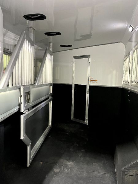 New 2025 SMC 3H 14' LQ L8314SSR Horse Trailer