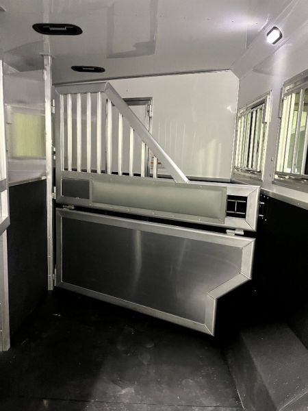 New 2025 SMC 3H 14' LQ L8314SSR Horse Trailer