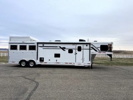 New 2025 SMC 3H 14' LQ L8314SSR Horse Trailer