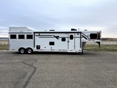 New 2025 SMC 3H 14' LQ L8314SSR Horse Trailer