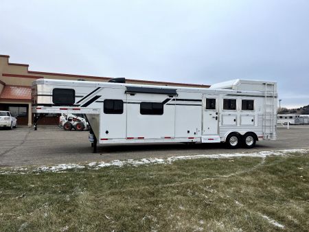 New 2025 SMC 3H 14' LQ L8314SSR Horse Trailer