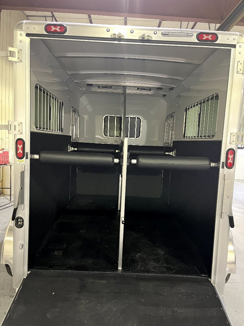 New 2025 Cimarron 2H Straight Load GN Horse Trailer