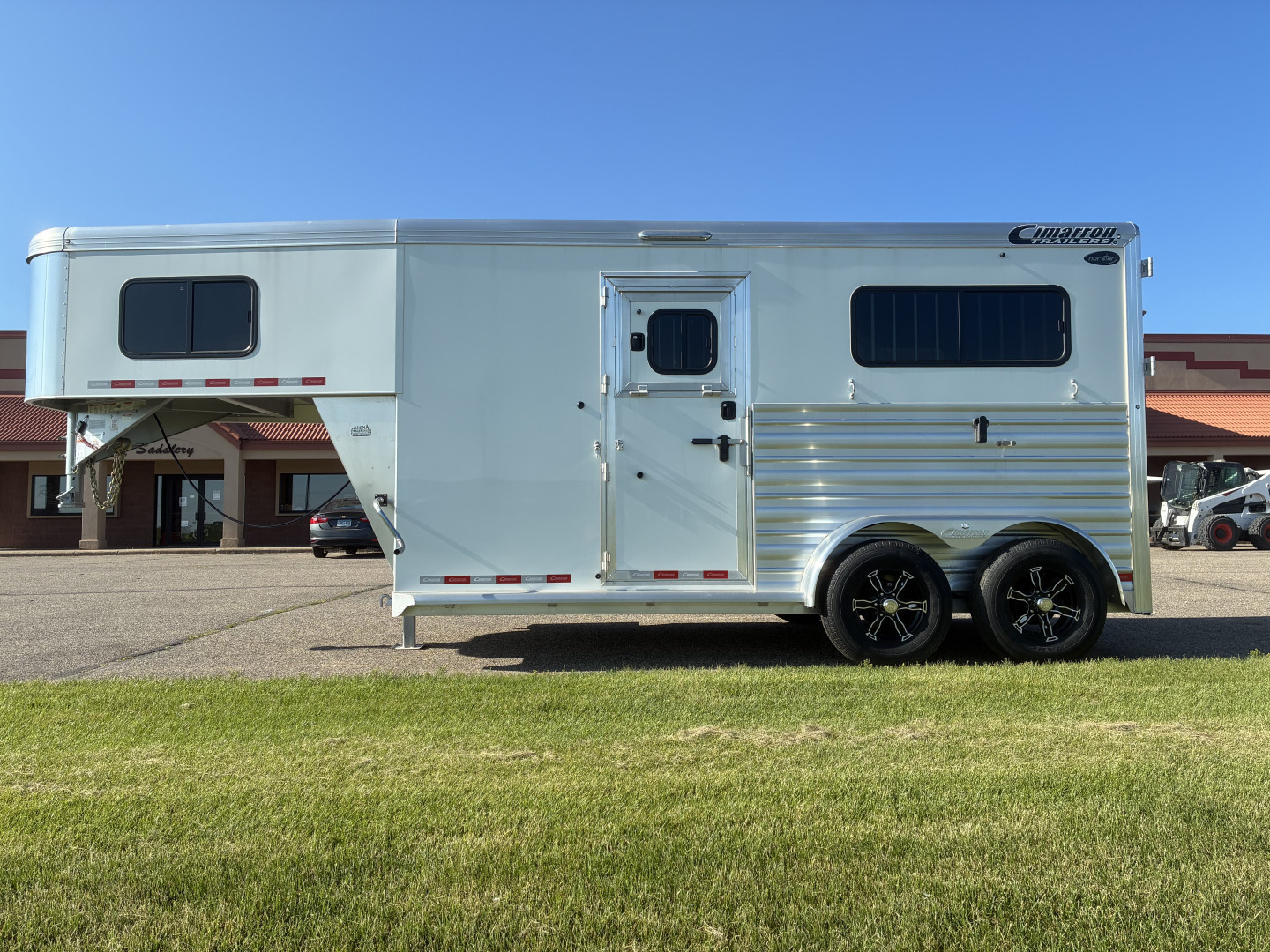 New 2025 Cimarron 2H Straight Load GN Horse Trailer