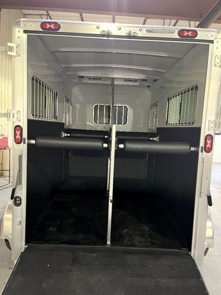 New 2025 Cimarron 2H Straight Load GN Horse Trailer
