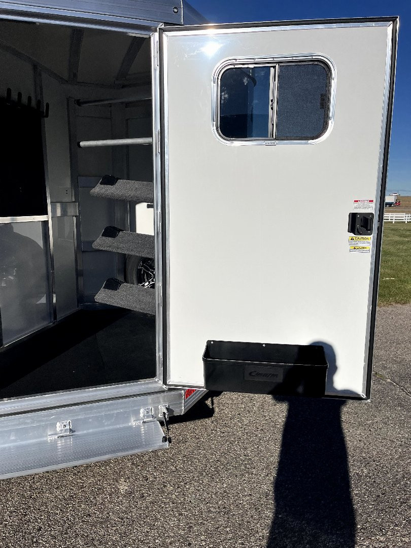 New 2025 Cimarron Trailers 3H BP RTG Horse Trailer
