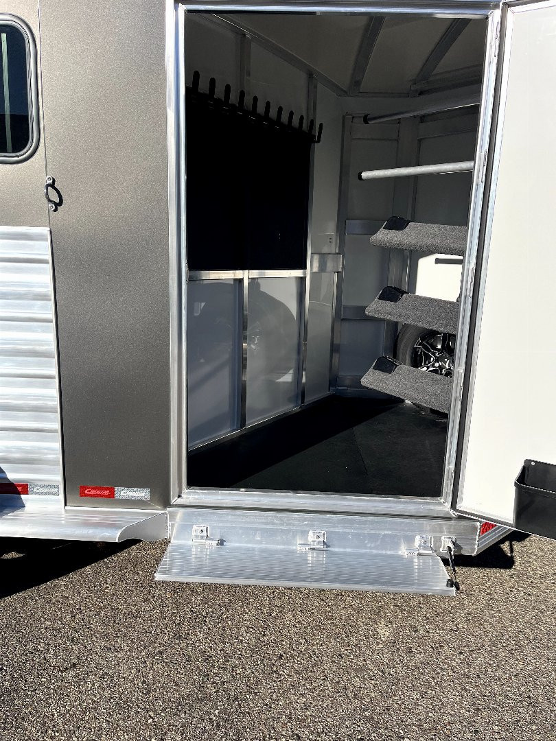 New 2025 Cimarron Trailers 3H BP RTG Horse Trailer