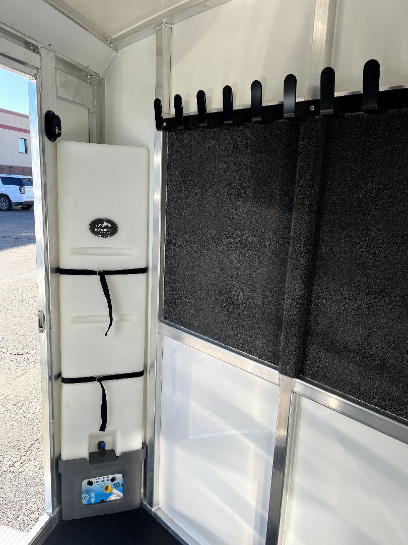 New 2025 Cimarron Trailers 3H BP RTG Horse Trailer