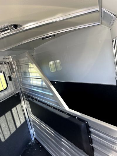 New 2025 Cimarron Trailers 3H BP RTG Horse Trailer