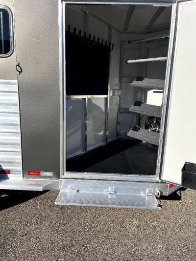 New 2025 Cimarron Trailers 3H BP RTG Horse Trailer